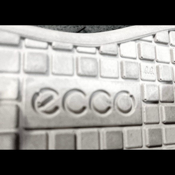 ECCO Leather Lace-Up High Top Sneaker.  Like New - Picture 7 of 9